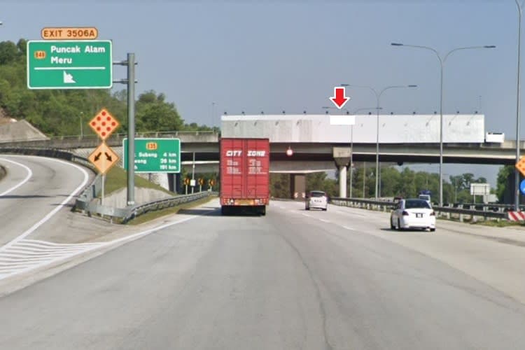 1 Sided Overhead Bridge Billboard at Guthrie Corridor Expressway KM5.2 after Plaza Tol Bukit Jelutong, Shah Alam, Selangor
