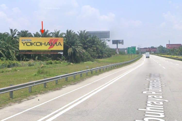 1 Panel Horizontal Spectacular Billboard at KLIA Highway KM A1.5, Dengkil, Selangor (after Plaza Tol KLIA)