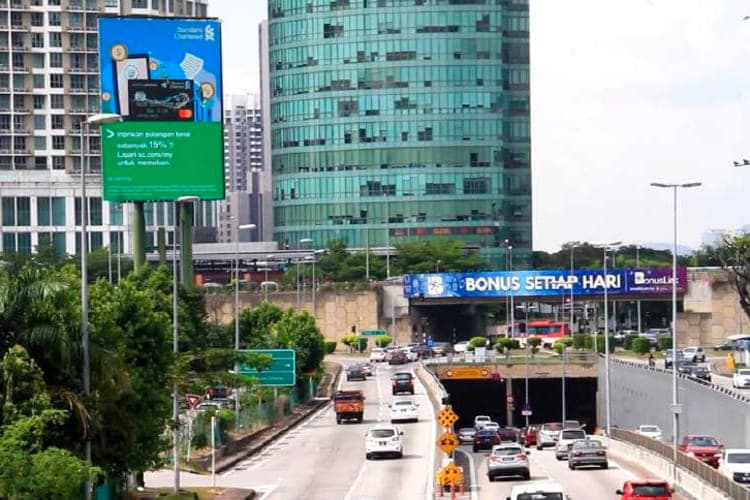 1 Panel Vertical Digital Screen Billboard at LDP Highway, Damansara Utama, Selangor (near 3 Damansara [A])