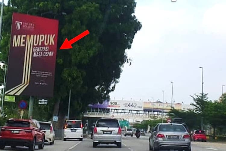 1 Sided Vertical Minipole Billboard at NPE Sunway Pyramid, Subang Jaya, Selangor