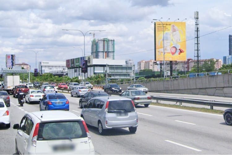 1 Sided Vertical Unipole Billboard at Federal Highway, Petaling Jaya, Selangor (opposite ICON City, towards KL)