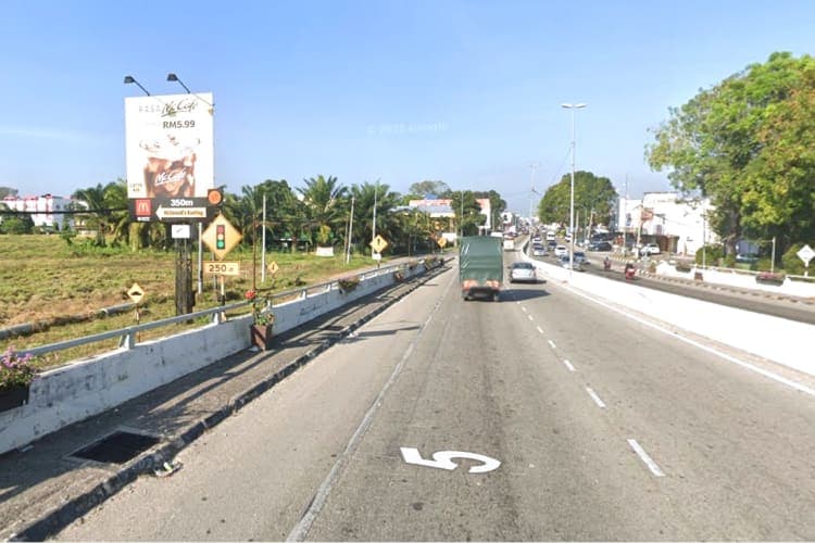 1 Sided Vertical Minipole Billboard at Jalan Abdul Samad, Banting, Selangor (after Langat River)