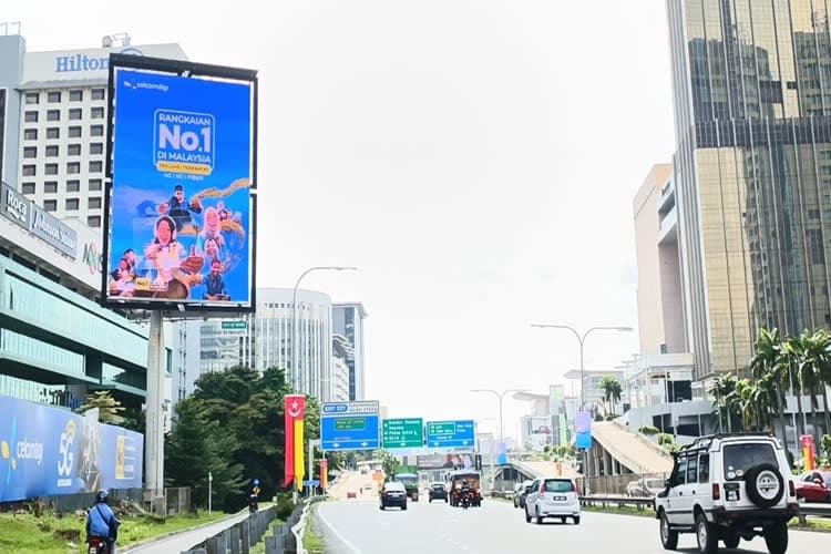 1 Sided Vertical Digital Screen Billboard at Federal Highway, Petaling Jaya, Selangor (near Hilton PJ)