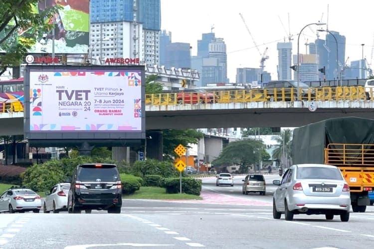 1 Panel Horizontal Digital Screen Billboard at Jalan Sungai Besi, Kuala Lumpur