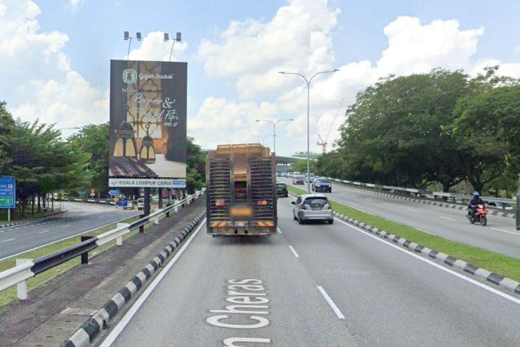 1 Sided Vertical Minipole Billboard at Jalan Loke Yew / Jalan Cheras, Kuala Lumpur (near MRT Taman Pertama)