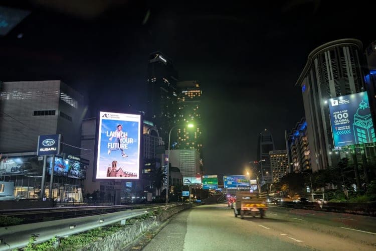 1 Panel Vertical Digital Screen Billboard at Federal Highway, Petaling Jaya, Selangor (before Sheraton PJ)
