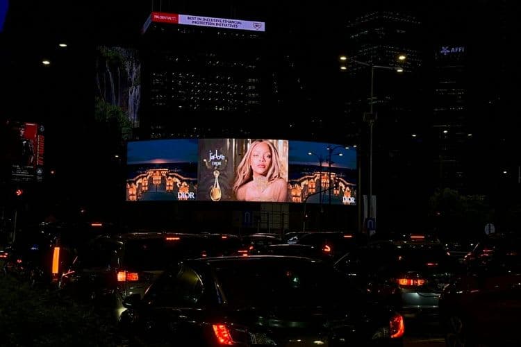 Horizontal Digital Screen Billboard at Jalan Imbi / Jalan Sultan Ismail, Kuala Lumpur (near Berjaya Times Square & Park Royal)