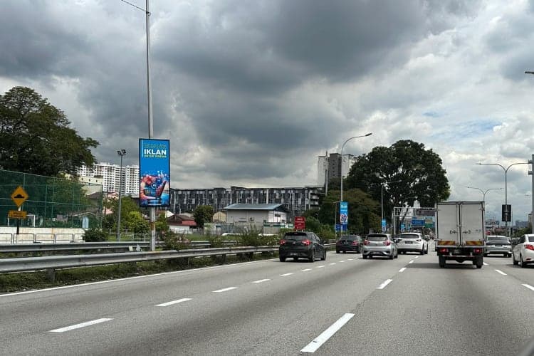 1 Panel Fixed Panel Street Bunting Billboard at Federal Highway, Petaling Jaya, Selangor (Kelab Golf Subang <->Bangsar South)
