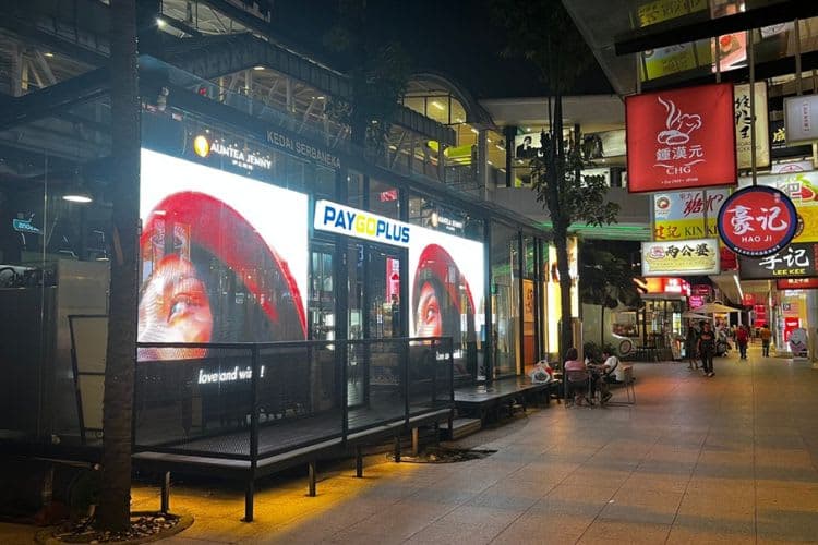 2 Panel Vertical Digital Screen Billboard at Jalan Bukit Bintang, Kuala Lumpur (near Lot 10 & Bukit Bintang Monorel Station)