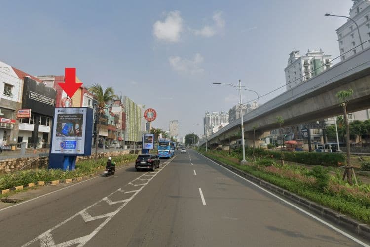 6 Panel Vertical Lamp Pole Billboard at Jl. Boulevard Barat Raya, Jakarta Utara, DKI Jakarta 