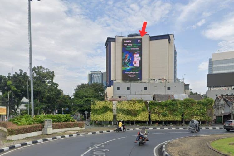 1 Panel Vertical Videotron Billboard at Bundaran Tugu Tani, Jakarta Pusat, DKI Jakarta  (near Graha Merdeka building)