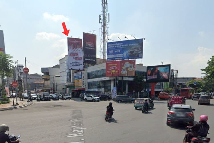 1 Panel Vertical Static Billboard at Jl. Pemuda, Semarang, Jawa Tengah  (above Toko Jam Diana A)