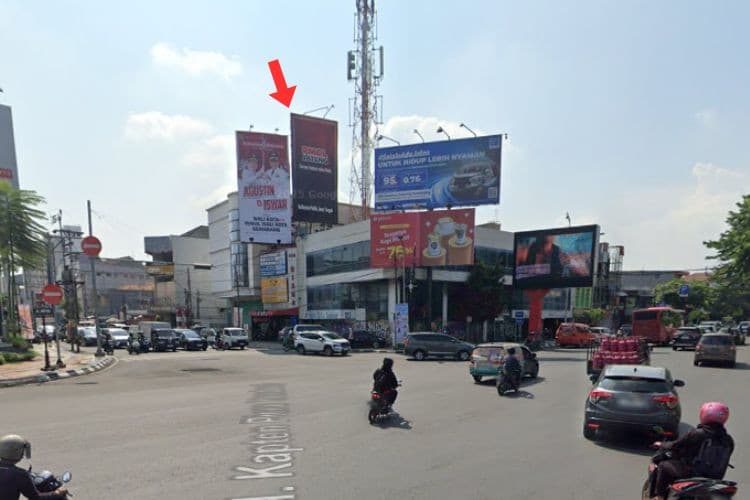 1 Panel Vertical Static Billboard at Jl. Pemuda, Semarang, Jawa Tengah  (above Toko Jam Diana B)