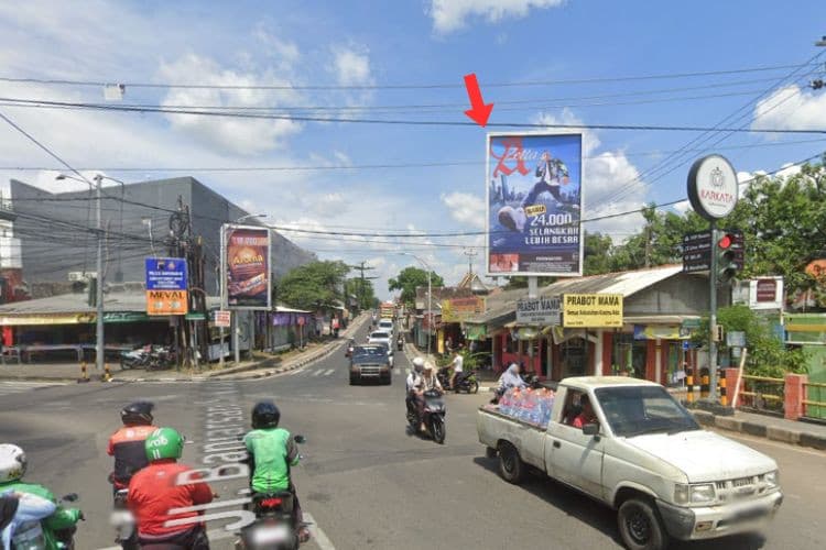 1 Panel Vertical Static Billboard at Jl. Banjarsari Selatan, Semarang, Jawa Tengah  (near Prabot Mama Tembalang)