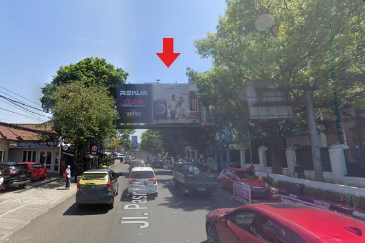 1 Panel Horizontal Bando Billboard at Jl. Pasarkaliki, Bandung, Jawa Barat  (To Sarijadi)