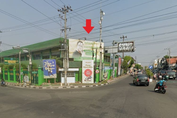 1 Panel Horizontal Static Billboard at Jl. R. E Martadinata, Yogyakarta, Daerah Istimewa Yogyakarta  (Nearby Muhammadiyah 7 Senior High School Yogyakarta)