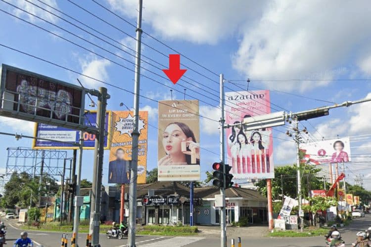 1 Panel Vertical Static Billboard at Jl. Kaliurang, Yogyakarta, Daerah Istimewa Yogyakarta  (Intersection Ring Road Kentungan Center)