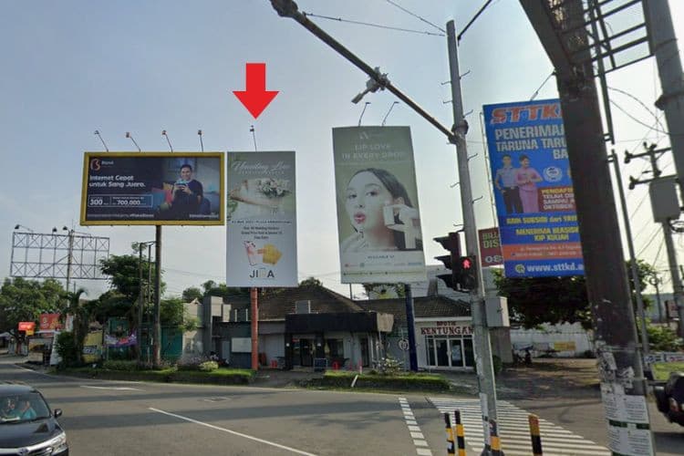 1 Panel Vertical Static Billboard at Jl. Kaliurang, Yogyakarta, Daerah Istimewa Yogyakarta  (Intersection Ring Road Kentungan Left Side)