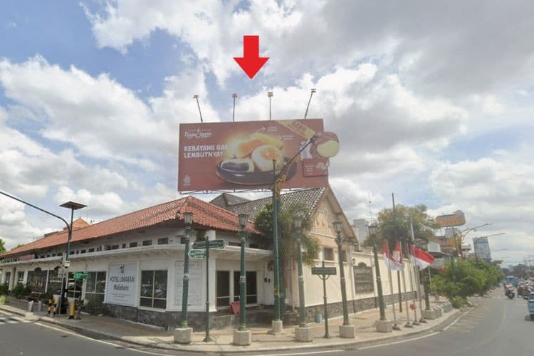 1 Panel Horizontal Static Billboard at Jl. Panembahan Senopati, Yogyakarta, Daerah Istimewa Yogyakarta  (Intersection Gondomanan, Hotel Limaran)