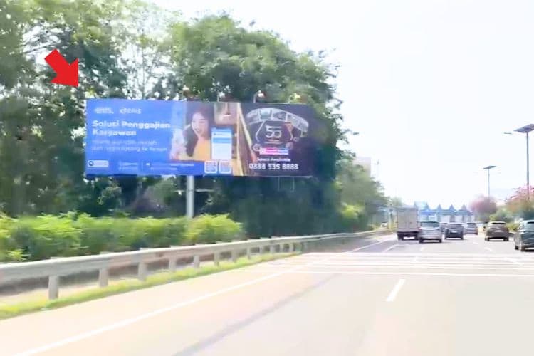 1 Panel Vertical Static Billboard at JI. Tol Sediyatmo KM 31+250 A, Jakarta Barat, DKI Jakarta  (Nearby Cititrans Bandara Terminal 1B)