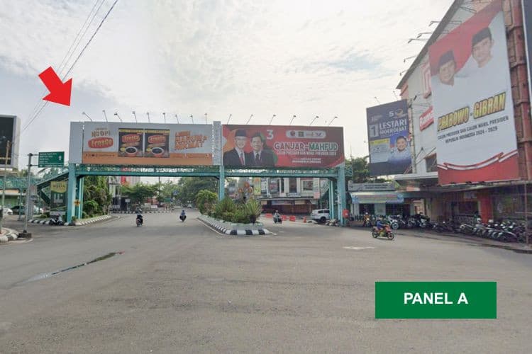 1 Panel Horizontal Bando Billboard di Jl. Simpang Tujuh, Kudus, Jawa Tengah  (Alun-Alun Kudus A)