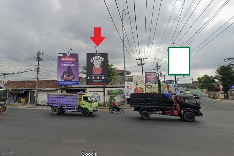 1 Panel Vertical Static Billboard at Jl. Parangtritis, Yogyakarta, Daerah Istimewa Yogyakarta  (Intersection Parangtritis, Right Side)