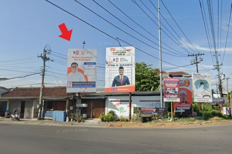 1 Panel Vertical Static Billboard at Jl. Parangtritis, Yogyakarta, Daerah Istimewa Yogyakarta  (Intersection Parangtritis, Left Side)