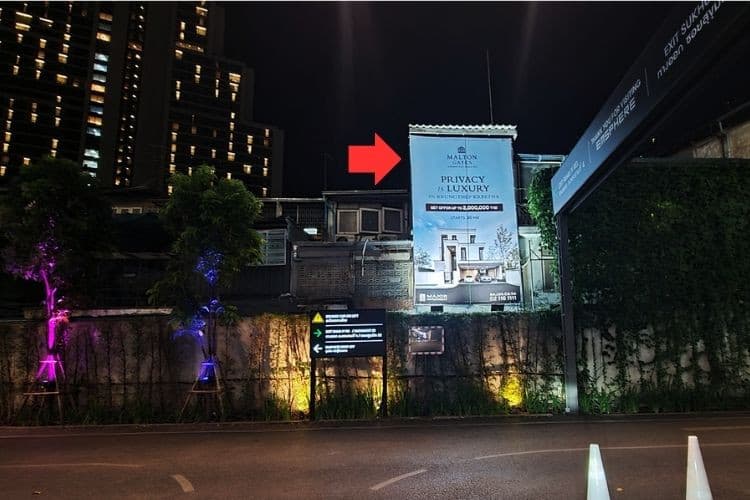 1 Panel Vertical Classic Billboard Billboard at Sukhumvit Alley 22, Bangkok, Khlong Toei, Bangkok ( at the exit of the mall Emsphere)