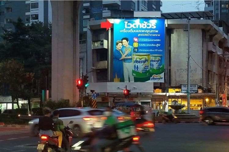 1 Panel Vertical Classic Billboard Billboard at Phaya Thai Rd, Ratchathewi, Bangkok (Ratchathewi intersection)