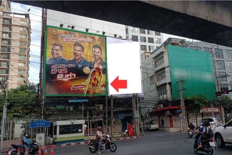 1 Panel Classic Billboard Billboard at On Nut intersection, Bangkok, Khlong Toei, Bangkok (Sukhumvit intersection)