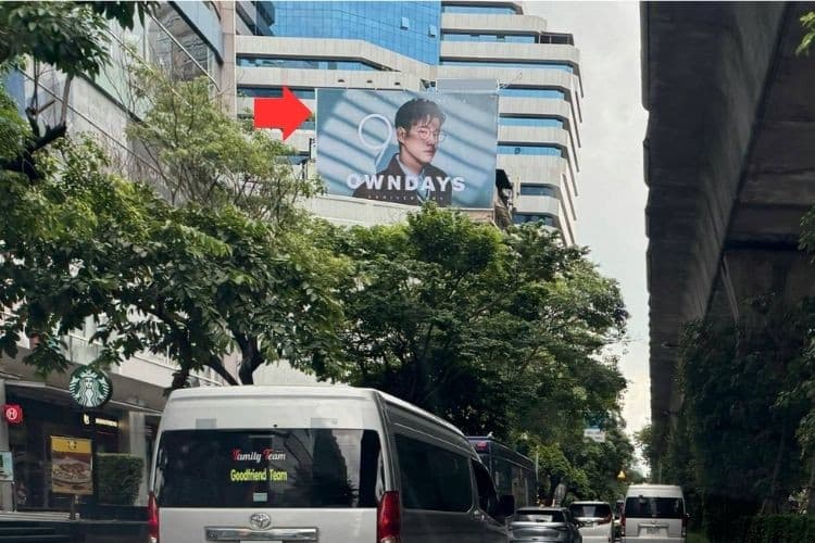 1 Panel Horizontal Classic Billboard Billboard at Sukhumvit Soi 33, Khlong Toei, Bangkok (opposite Emsphere)