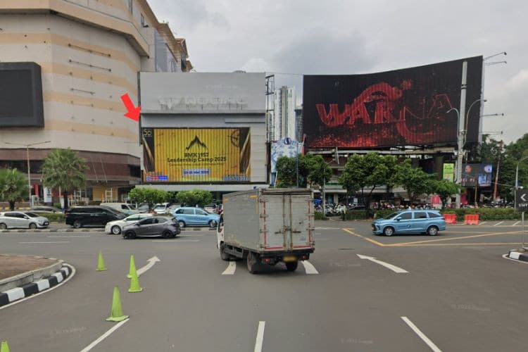 1 Panel Horizontal Videotron Billboard at Jl. Asia Afrika, Jakarta Pusat, DKI Jakarta  (attached to Wuling Showroom)