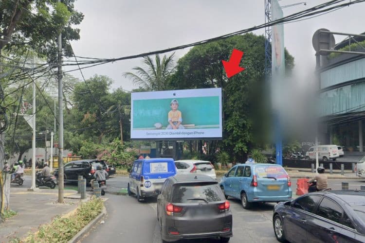 1 Panel Horizontal Videotron Billboard at Jl. Senopati, Jakarta Selatan, DKI Jakarta  (Nearby Asthta District 8)