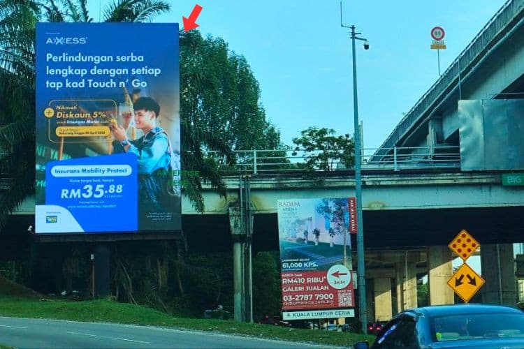 1 Panel Vertical Digital Screen Billboard at East West Link Highway, Kuala Lumpur (near Taman Desa)