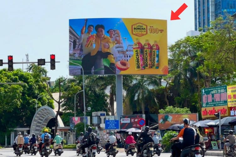 1 Sided Horizontal LED Unipole Billboard at 43 Nguyen Chi Thanh, Thanh Xuan District, Ha Noi City (VTV)