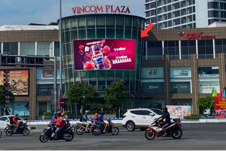 Horizontal Curved LED screen Billboard at 910A Ngo Quyen, Son Tra District, Da Nang City (Song Han Bridge Roundabout)