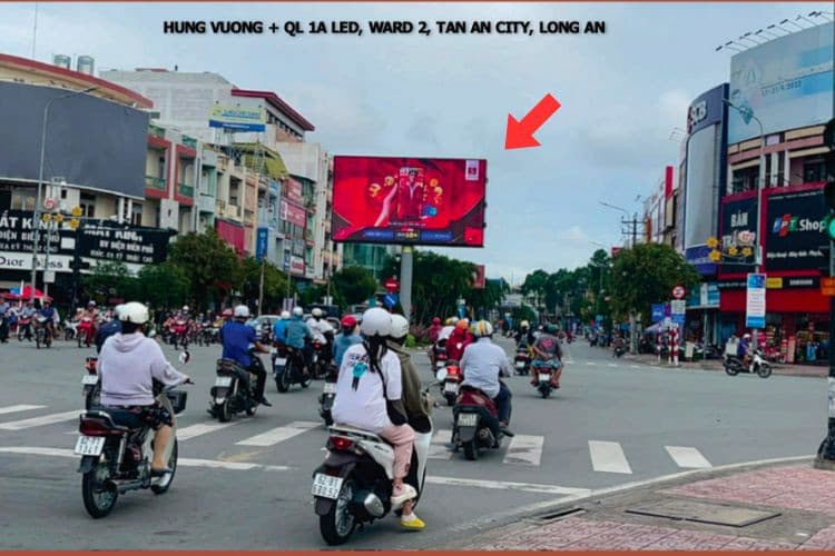 1 Panel Horizontal LED Unipole Billboard at Hung Vuong, Tan An Ward, Tay Ninh (Hung Vuong - QL1A Intersecton)