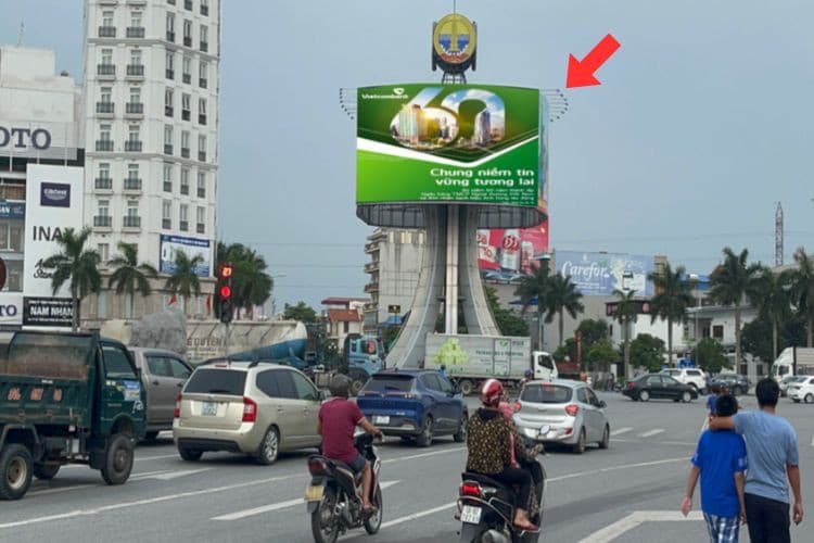 1 Panel Horizontal LED Unipole Billboard at Big C Roundabout, Nam Dinh Ward, Ninh Binh