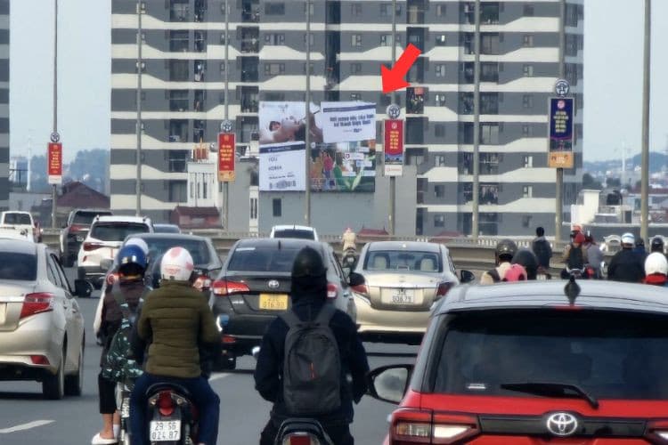 Horizontal Wall-mounted Pano Billboard at Nhat Tan Bridge, Dong Anh, Ha Noi City