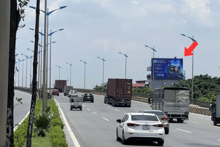 1 Sided Horizontal Wall-mounted Pano Billboard at 25 Truong Sa, Dong Anh, Ha Noi City (Dong Tru Bridge)