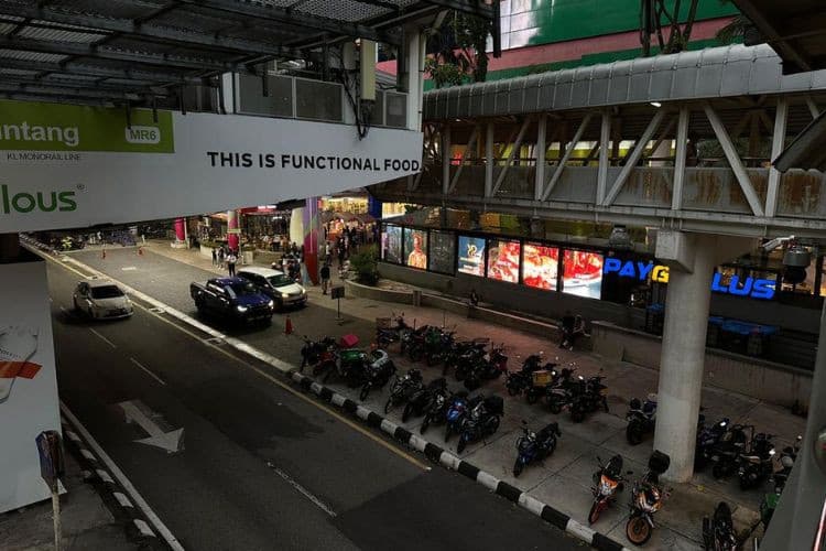 2 Panel Horizontal Digital Screen Billboard at Jalan Sultan Ismail, Kuala Lumpur (near Lot 10 & Bukit Bintang Monorel Station)