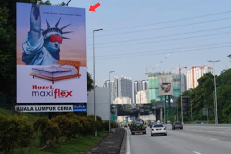 1 Sided Vertical Minipole Billboard at LDP Highway KM1.1, Petaling Jaya, Selangor (near Sunway SPK)