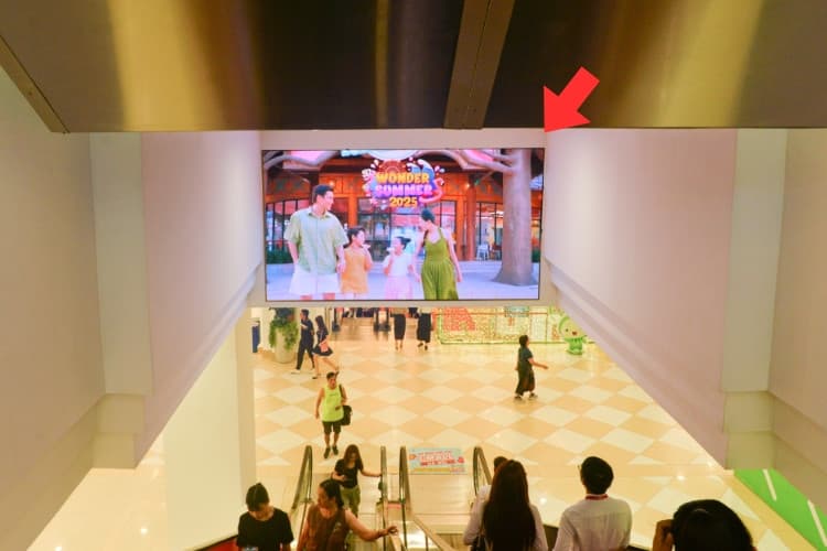 1 Sided Horizontal LED Screen Billboard at 72A Nguyen Trai, Khuong Dinh Ward, Ha Noi City (Vincom Mega Mall Royal City)
