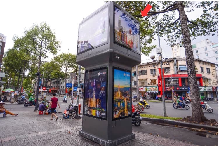 8 Sided E-tower Panel Billboard at 147 Tran Hung Dao, Ben Thanh Ward, Ho Chi Minh City