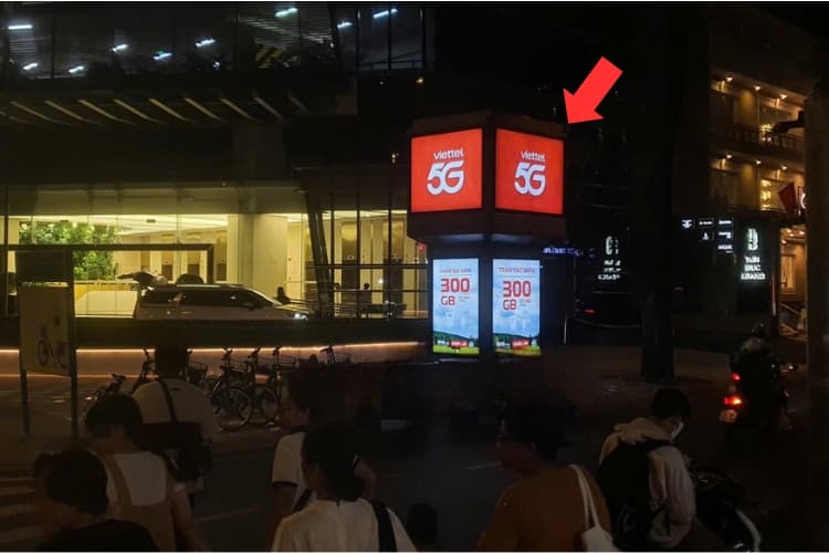 8 Sided E-tower Panel Billboard at 2 Le Thanh Ton, Ben Thanh Ward, Ho Chi Minh City