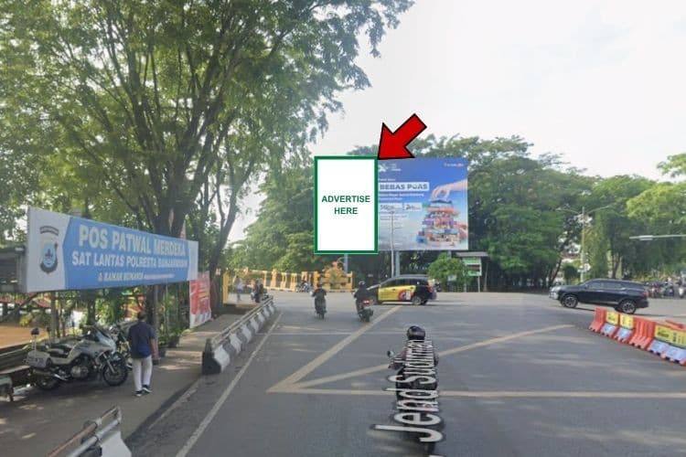 1 Panel Vertical Static Billboard di Jl. Lambung Mangkurat 1, Banjarmasin, Kalimantan Selatan  (in front of Pos Polisi Jembatan Merdeka)