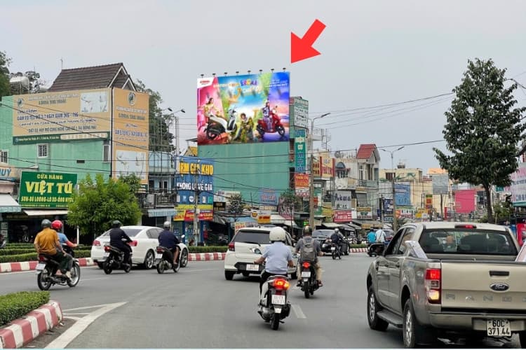 1 Panel Horizontal Wallscape Billboard at Tam Hiep Roundabout - Pham Van Thuan Street, Binh Da Ward, Dong Nai