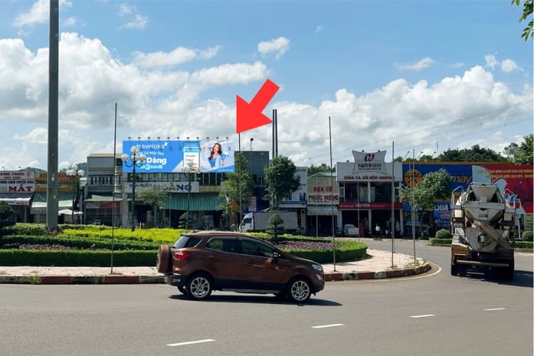 1 Panel Horizontal Wallscape Billboard at The roundabout of National Highway 28, Bac Gia Nghia Ward, Lam Dong