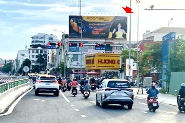 Day view- Horizontal Wallscape Billboard at 6 Duy Tan, Hoa Cuong Ward, Da Nang City