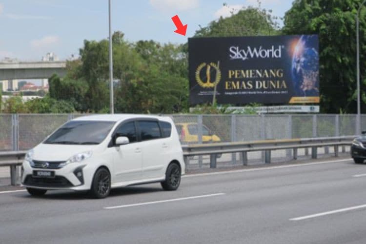 1 Sided Horizontal Spectacular Billboard at NSE Highway KM308.5, Seri Kembangan, Selangor (NB)